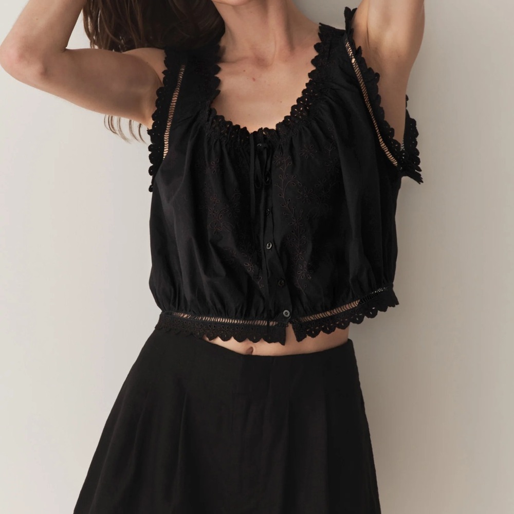 Doen Black Traveler Sleeveless Blouse
